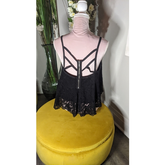 GUESS Black Lace Crop Top w. Cut Out Back L / Large - Picture 2 of 3